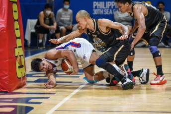 timthumb.php?src=https%3A%2F%2Ftiebreakertimes.com.ph%2Fwp-content%2Fuploads%2F2021%2F03%2F2021-Chooks-to-Go-MPBL-Lakan-Finals-Game-Two-San-Juan-def-Davao-Occidental-Jhonard-Clarito-1024x684.jpg&h=230&q=90&f= Ayonayon takes over as San Juan ties MPBL Finals series Basketball MPBL News  - philippine sports news