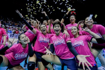 timthumb.php?src=https%3A%2F%2Ftiebreakertimes.com.ph%2Fwp-content%2Fuploads%2F2022%2F04%2F2022-PVL-Awarding-Creamline-1-1024x683.jpg&h=230&q=90&f= PVL: Creamline completes sweep of Open, claims first pro title News PVL Volleyball  - philippine sports news