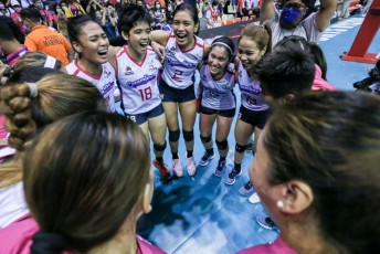 timthumb.php?src=https%3A%2F%2Ftiebreakertimes.com.ph%2Fwp-content%2Fuploads%2F2022%2F04%2F2022-PVL-Awarding-Creamline-1024x683.jpg&h=230&q=90&f= PVL: Creamline completes sweep of Open, claims first pro title News PVL Volleyball  - philippine sports news