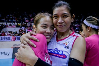 timthumb.php?src=https%3A%2F%2Ftiebreakertimes.com.ph%2Fwp-content%2Fuploads%2F2022%2F04%2F2022-PVL-Awarding-Jema-Galanza-Alyssa-Valdez-1024x683.jpg&h=230&q=90&f= PVL: Creamline completes sweep of Open, claims first pro title News PVL Volleyball  - philippine sports news