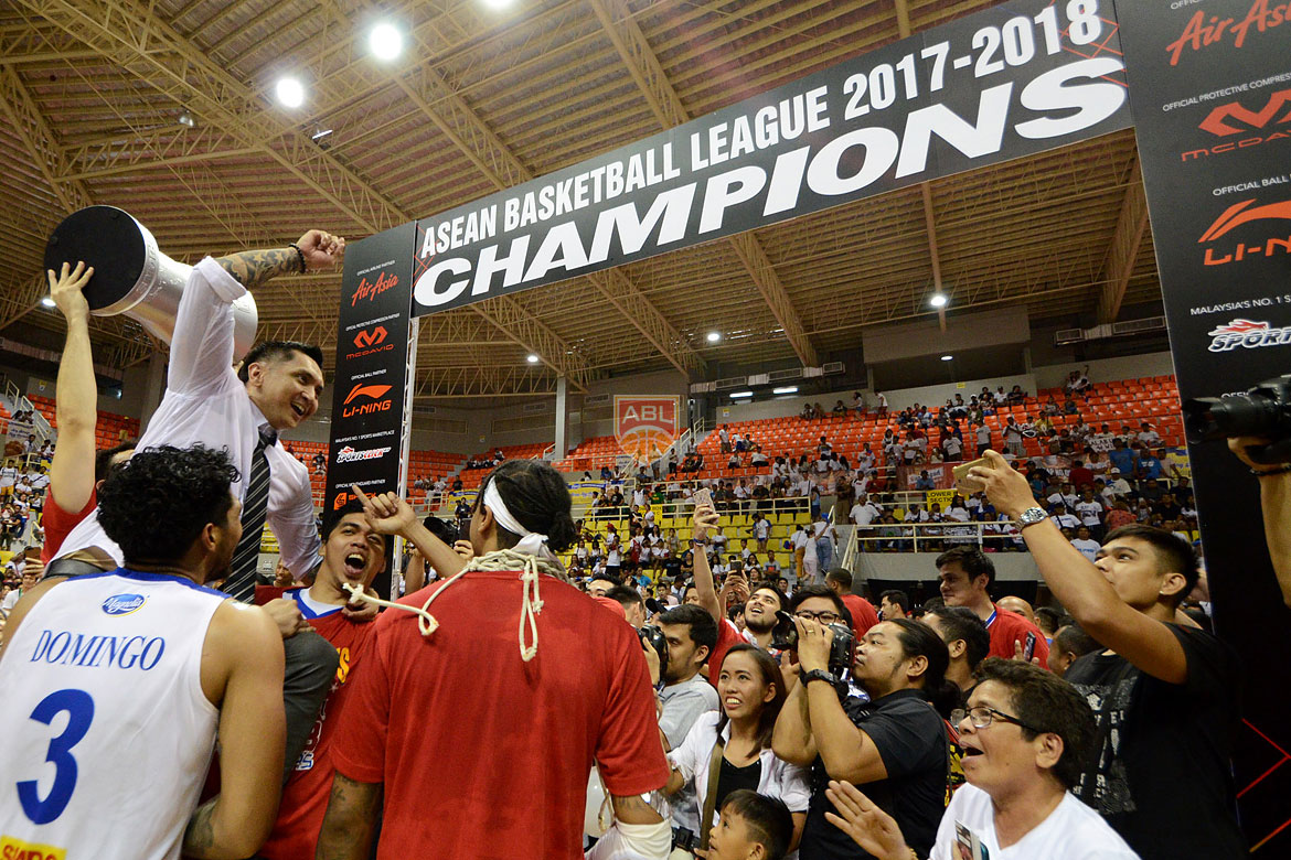 abl-season-8-finals-game-5-alab-def-mono-vampire-jimmy-alapag 2018 was the year of the San Miguel Corporation Basketball News PBA PSL Volleyball  - philippine sports news