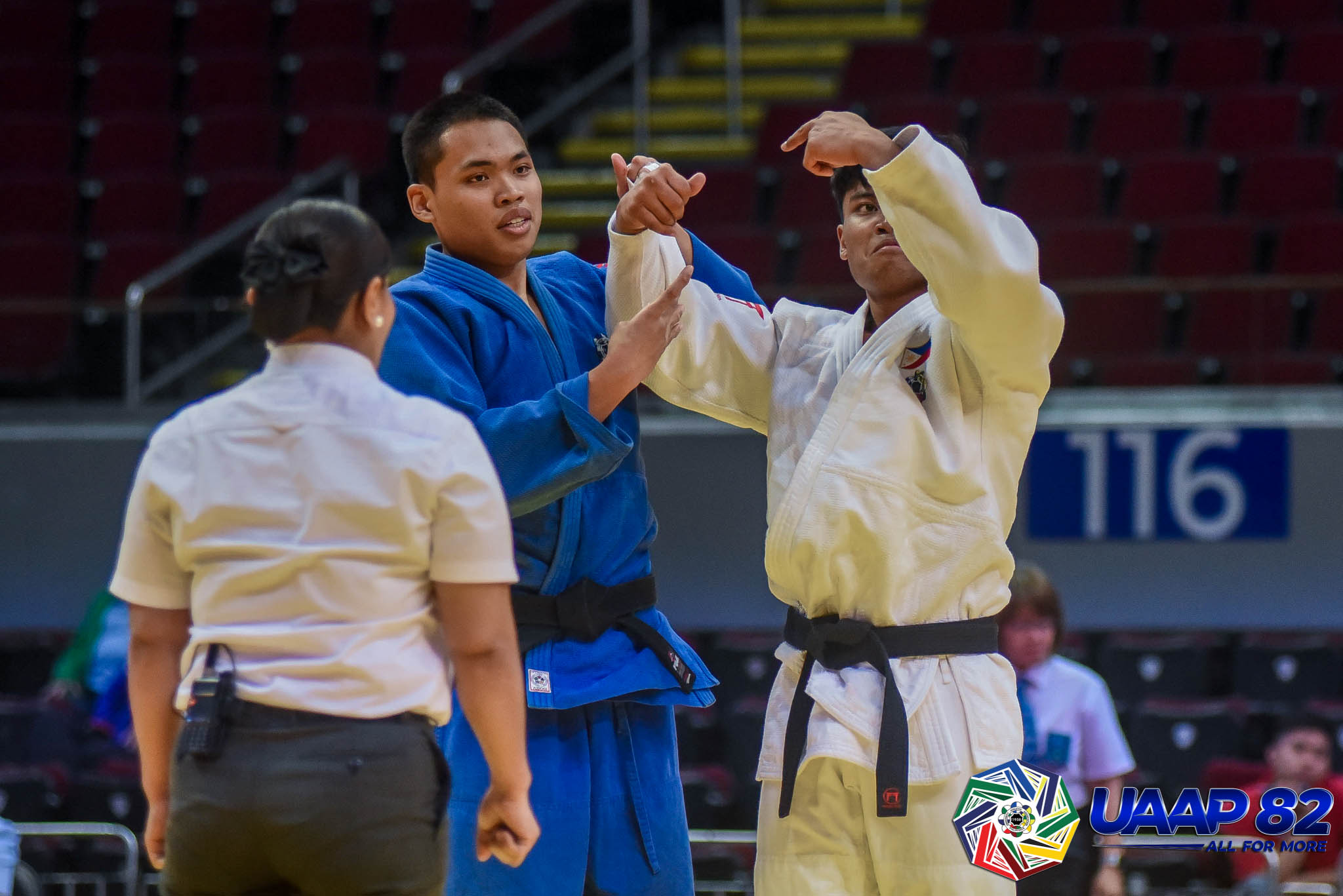 UAAP82-JUDO-SRS-90KG-MENS-4TH-PHOTO-WHITE-FERRER-UP-BLUE-AVENDANO-UP Zarchie Garay stuns Keith Reyes as UP holds lead over UST in UAAP Judo ADMU DLSU Judo News UAAP UP UST  - philippine sports news