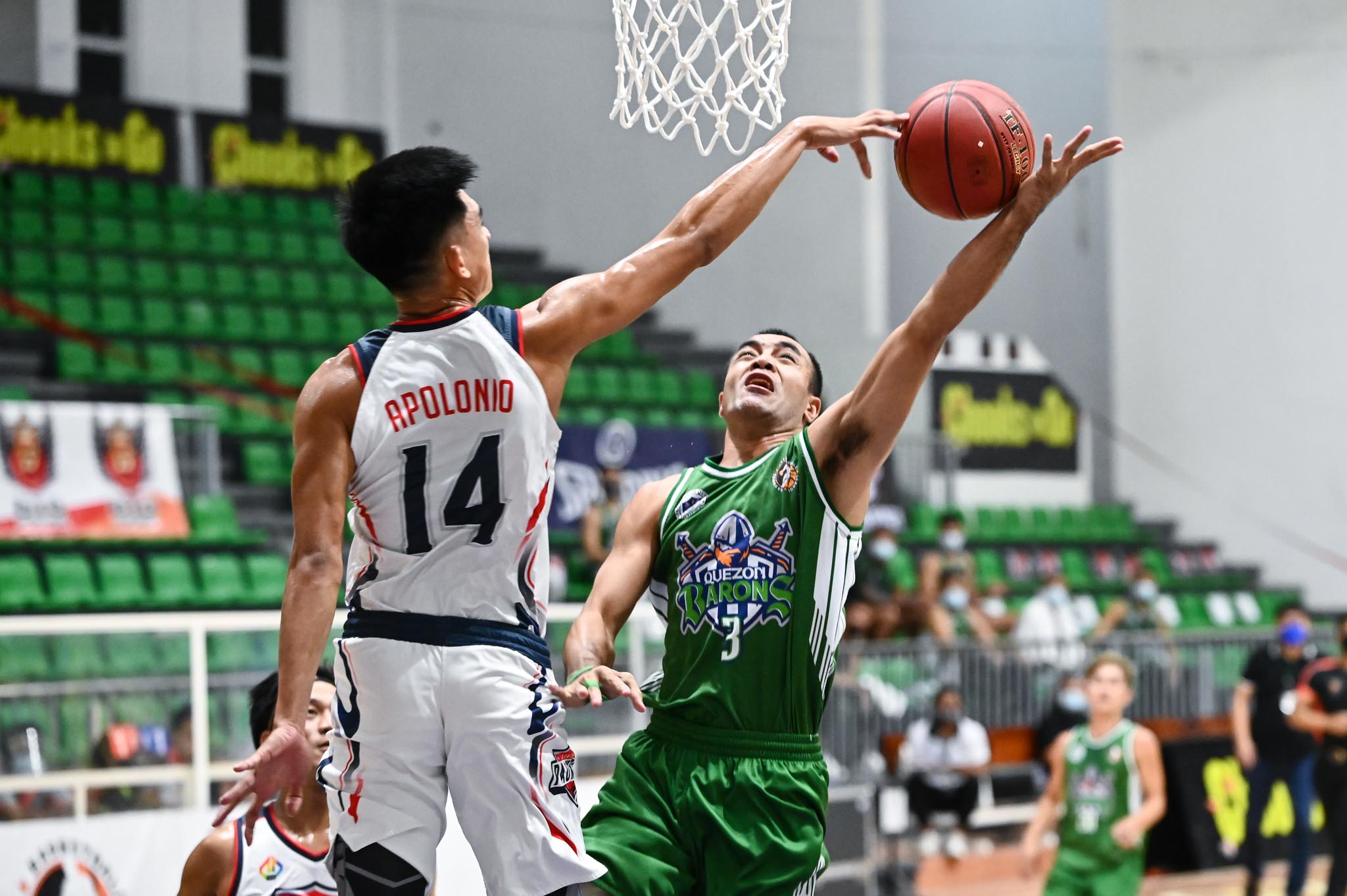 2021-Chooks-NBL-La-Union-vs-Quezon-Jason-Apolonio-block-La-Union NBL: Maynes powers La Union to emotional come-from-behind win vs Quezon Basketball NBL News  - philippine sports news