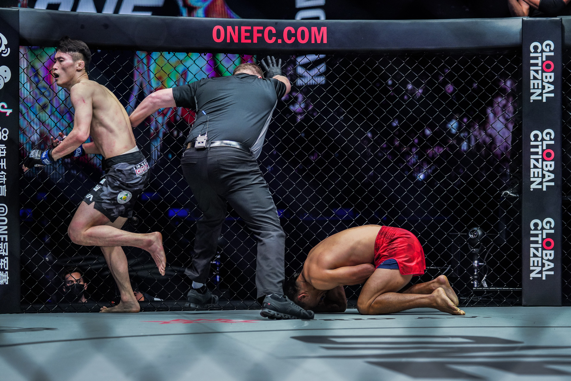 ONE-Winter-Warrior-Kwon-Won-Il-def-Kevin-Belingon-3 Kevin Belingon suffers stunning TKO loss in ONE: Winter Warriors Mixed Martial Arts News ONE Championship  - philippine sports news