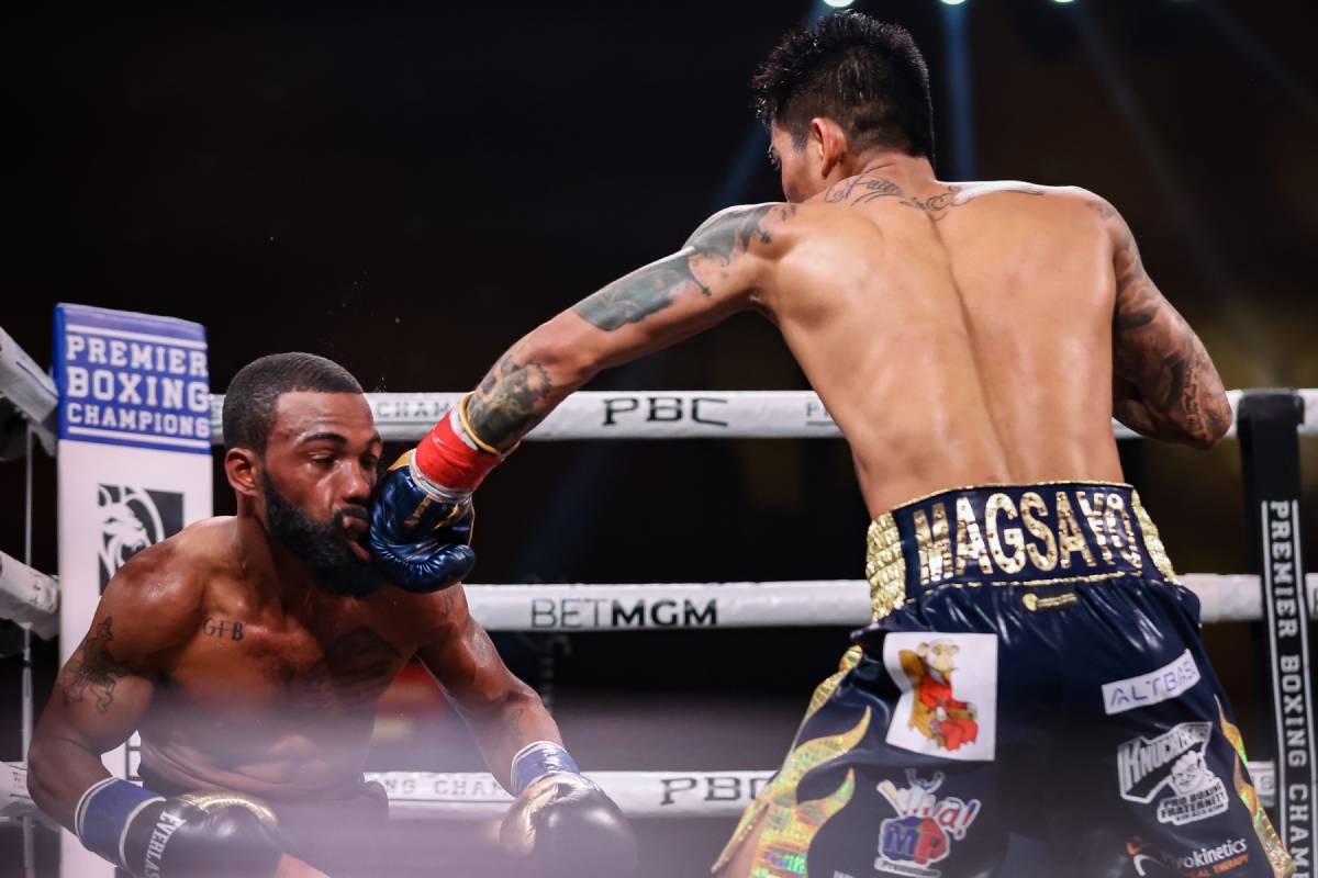 Showtime-Boxing-Gary-Russell-vs-Mark-Magsayo Mark Magsayo ends Gary Russell's reign, wins WBC crown Boxing News  - philippine sports news