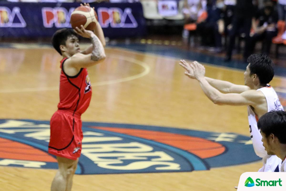 2021-22-PBA-Governors-Cup-Meralco-vs-Alaska-RK-Ilagan-2 Clutch RK Ilagan proves once more he can be Converge's closer Basketball News PBA  - philippine sports news