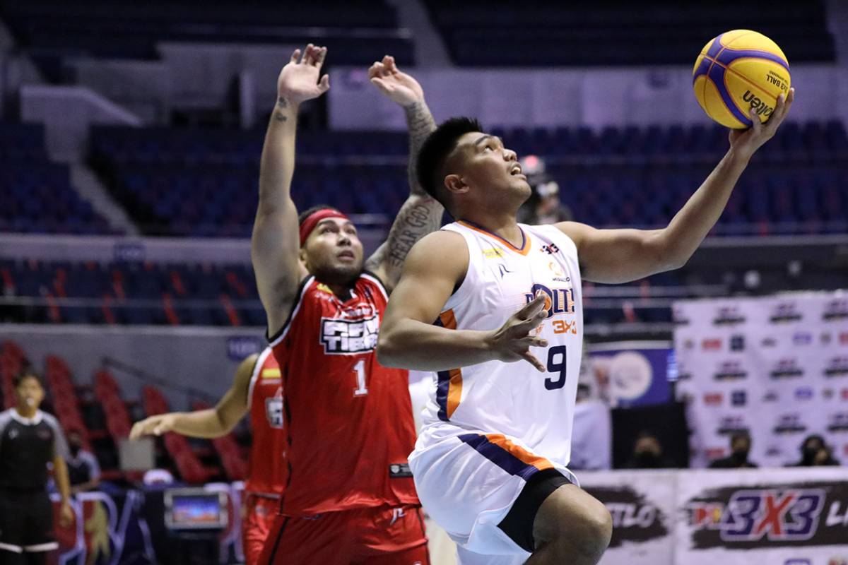 2022-PBA-3x3-Leg-1-Meralco-vs-Pioneer-Dexter-Maiquez Limitless ends first day of PBA 3x3 Leg 1 with 2-0 record 3x3 Basketball News PBA 3X3  - philippine sports news
