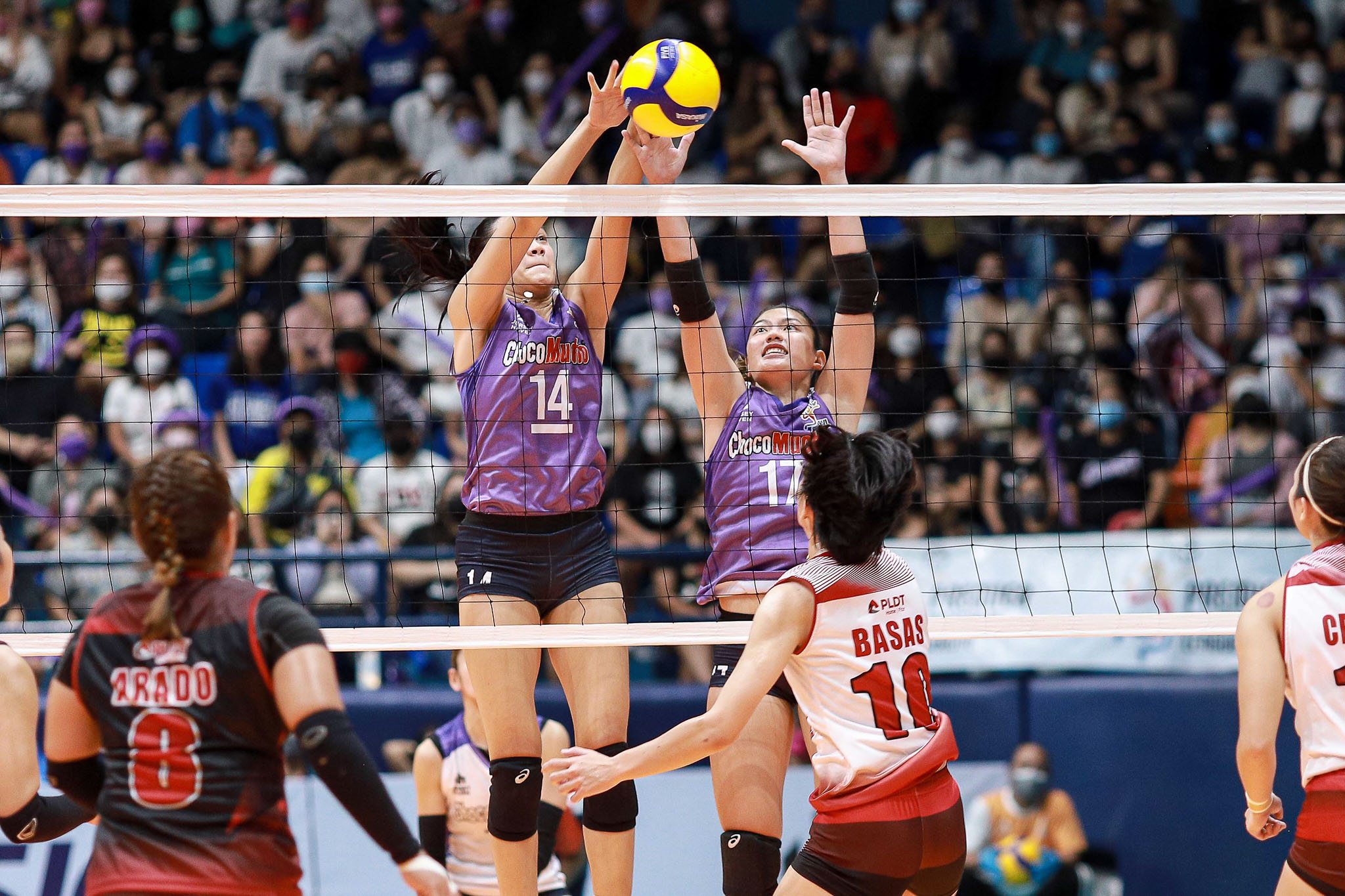 2022-PVL-ChocoMucho-vs-PLDT-Bea-De-Leon-Isa-Molde Tolentino glad to have Molde, Ogunsanya on her side now News PVL Volleyball  - philippine sports news