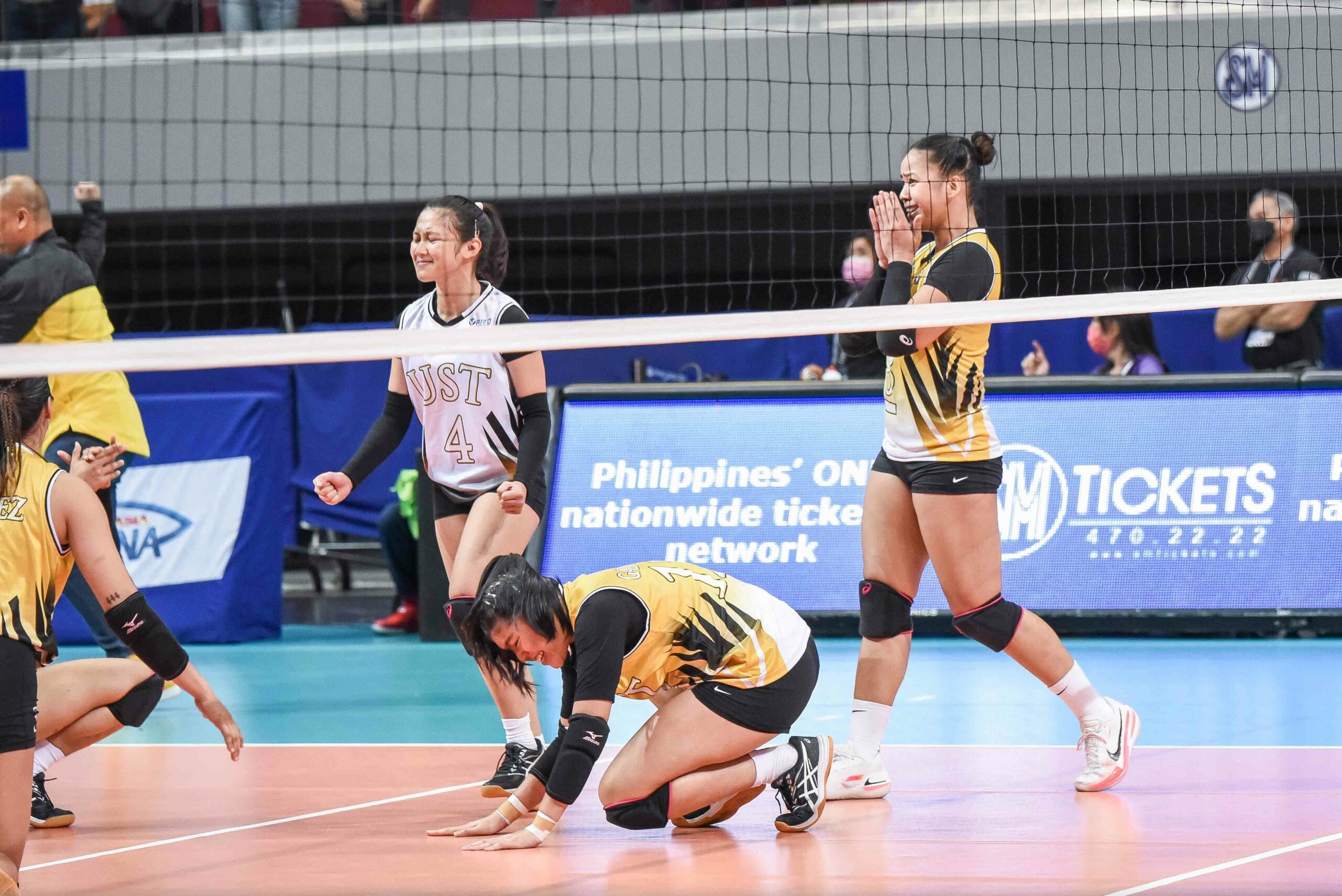 UAAP-84-Womens-DLSU-vs-UST-Eya-Laure-3-scaled Eya Laure makes sure to be last woman standing during UST-La Salle epic News UAAP UST Volleyball  - philippine sports news