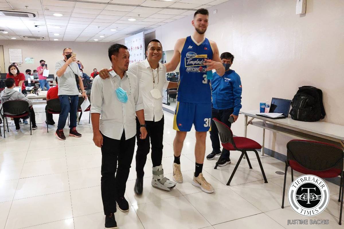2022-PBA-Commissioners-Cup-Magnolia-vs-Terrafirma-Chito-Victolero-2 Victolero to go under the knife after pickup game injury Basketball News PBA  - philippine sports news