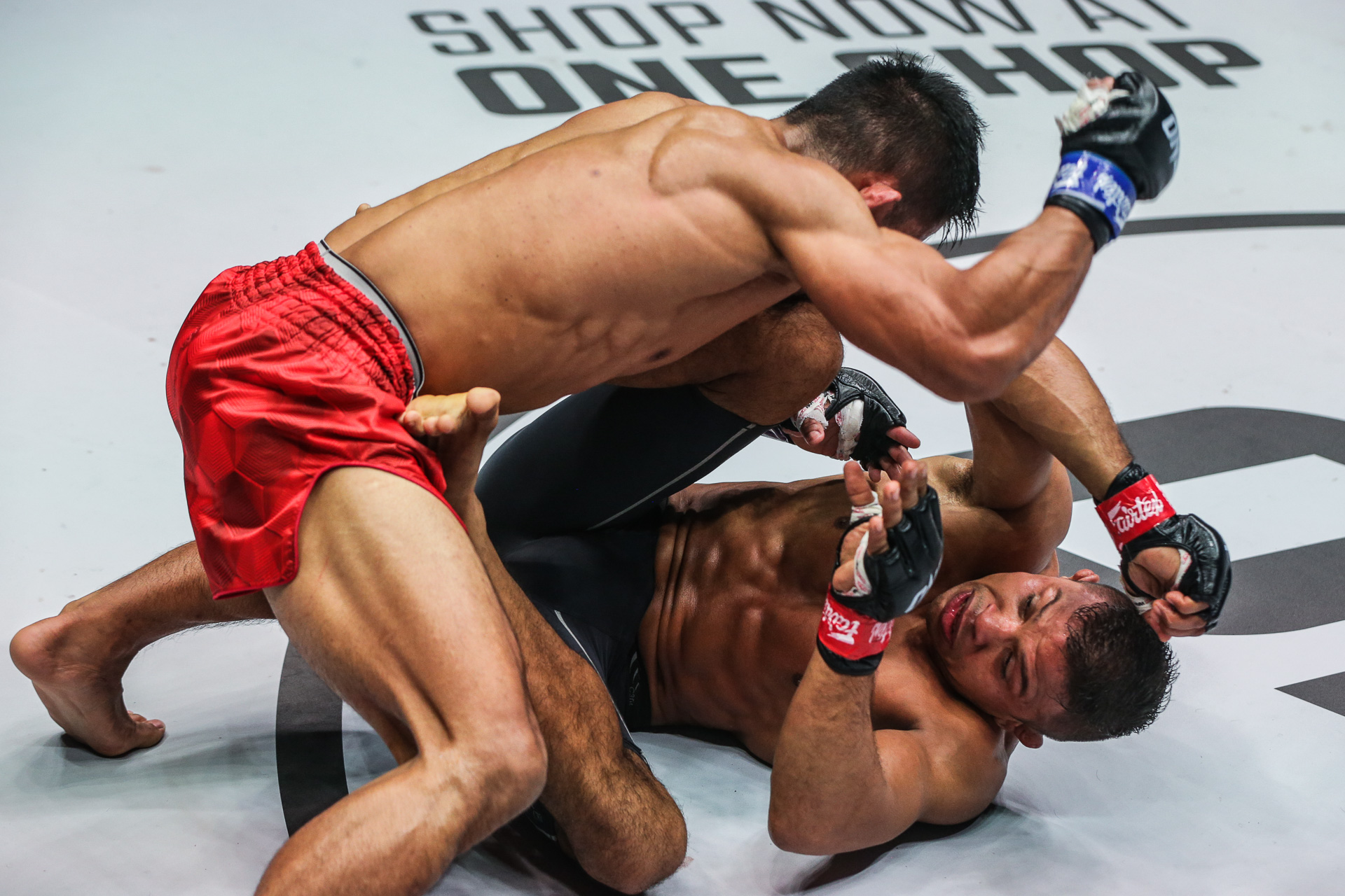 ONE-on-Prime-Video-4-Stephen-Loman-vs-Bibiano-Fernandes-3 ONE: Stephen Loman dominates Bibiano Fernandes in statement win Mixed Martial Arts News ONE Championship  - philippine sports news