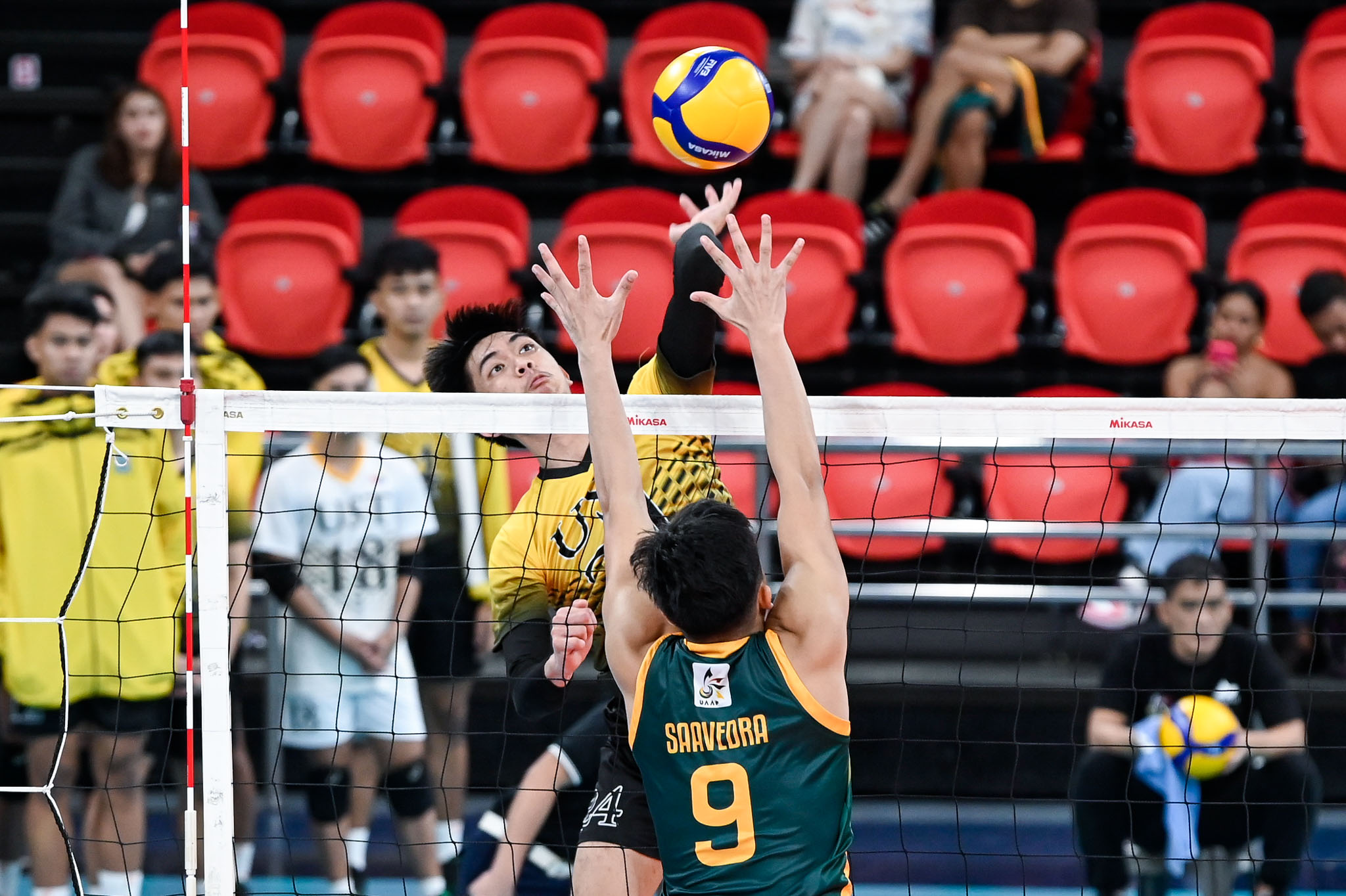 UAAP: NU clinches twice-to-beat, overcomes FEU in men's volleyball