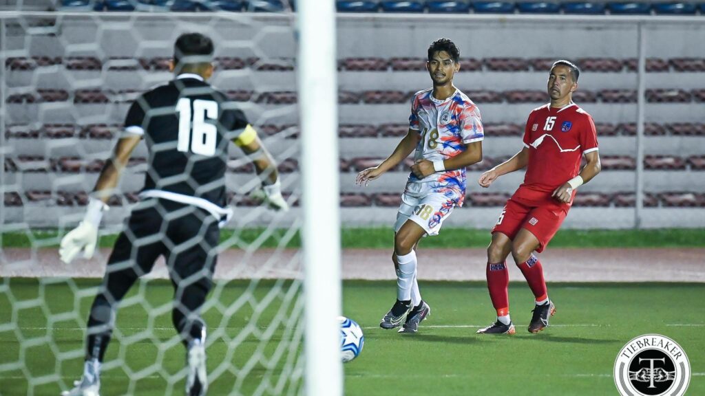 Jarvey Gayoso gifts Michael Weiss winning Azkals return