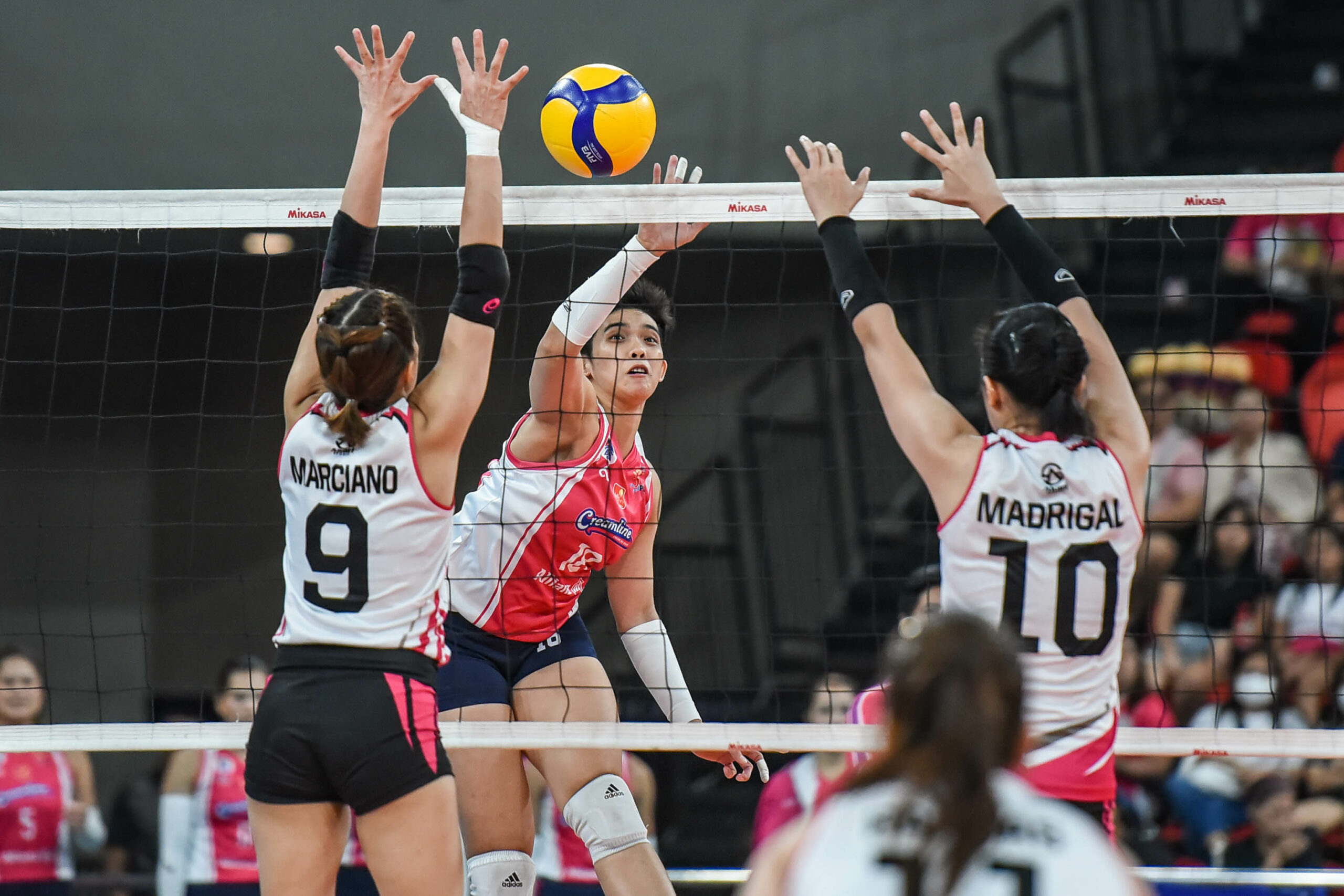 PVL-AFC-Creamline-vs.-Akari-Tots-Carlos-6086-scaled Facing tall Akari was a learning experience for Creamline, says Tots Carlos News PVL Volleyball  - philippine sports news