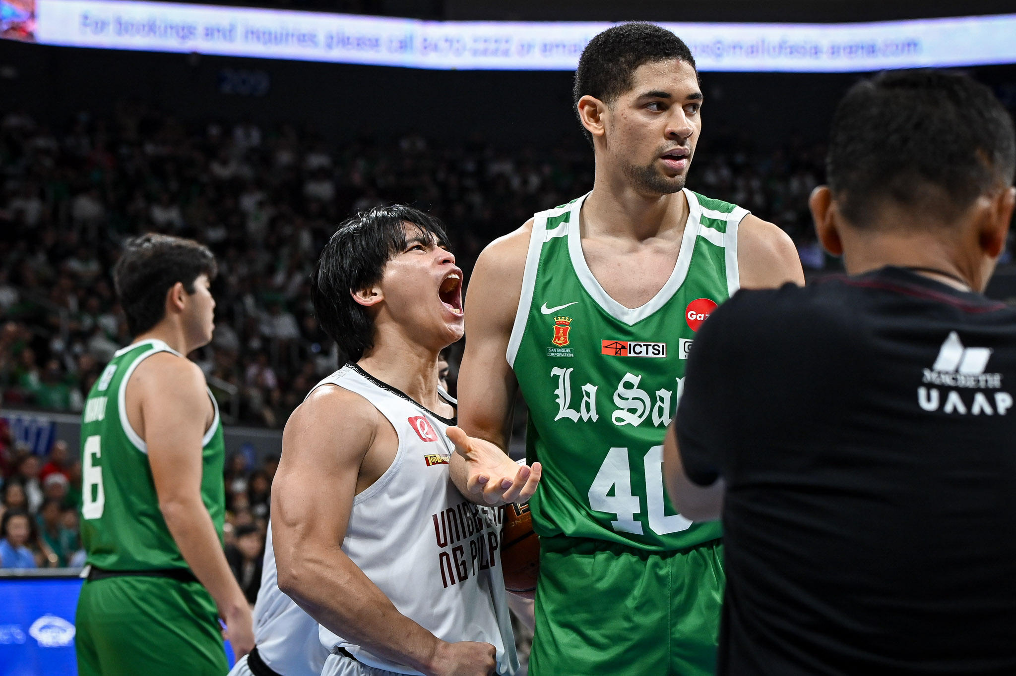 UAAP86-MBB-UP-vs-DLSU-JD-CAGULANGAN-MIKE-PHILLIPS-7460 UP smothers La Salle in most one-sided UAAP MBB Finals game in 25 years Basketball DLSU News UAAP UP  - philippine sports news