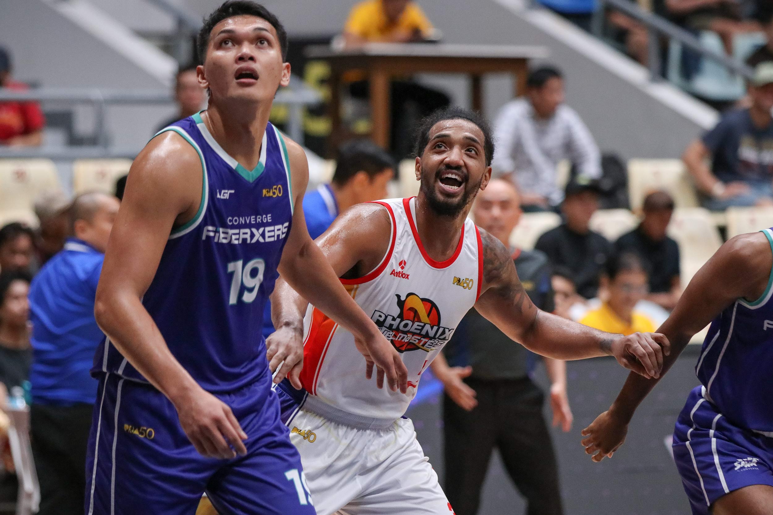 2025-26-PBA-Philippine-Cup-Converge-vs-Phoenix-Jason-Perkins Converge catches fire vs Phoenix, joins TNT and Magnolia atop PBA PH Cup ladder Basketball News PBA - philippine sports news