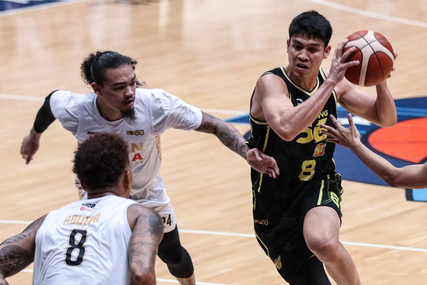 2025-26-PBA-Philippine-Cup-TNT-vs-Titan-Ultra-Calvin-Oftana PBA: TNT blasts Titan Ultra, spoils Calvin Abueva’s return in 38-point rout Basketball News PBA - philippine sports news