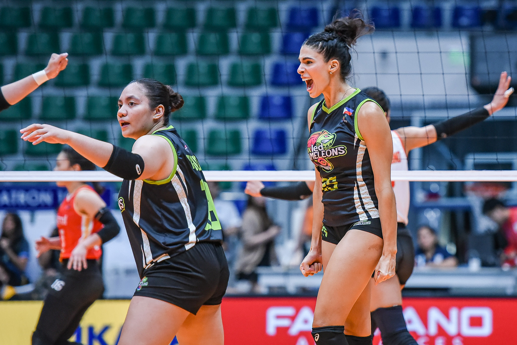 PVL-RC-25-Cignal-vs.-Nxled-Paola-Martinez-3424 Cignal holds off Nxled in five-set win gives Trebichavská triumphant PVL debut News PVL Volleyball - philippine sports news