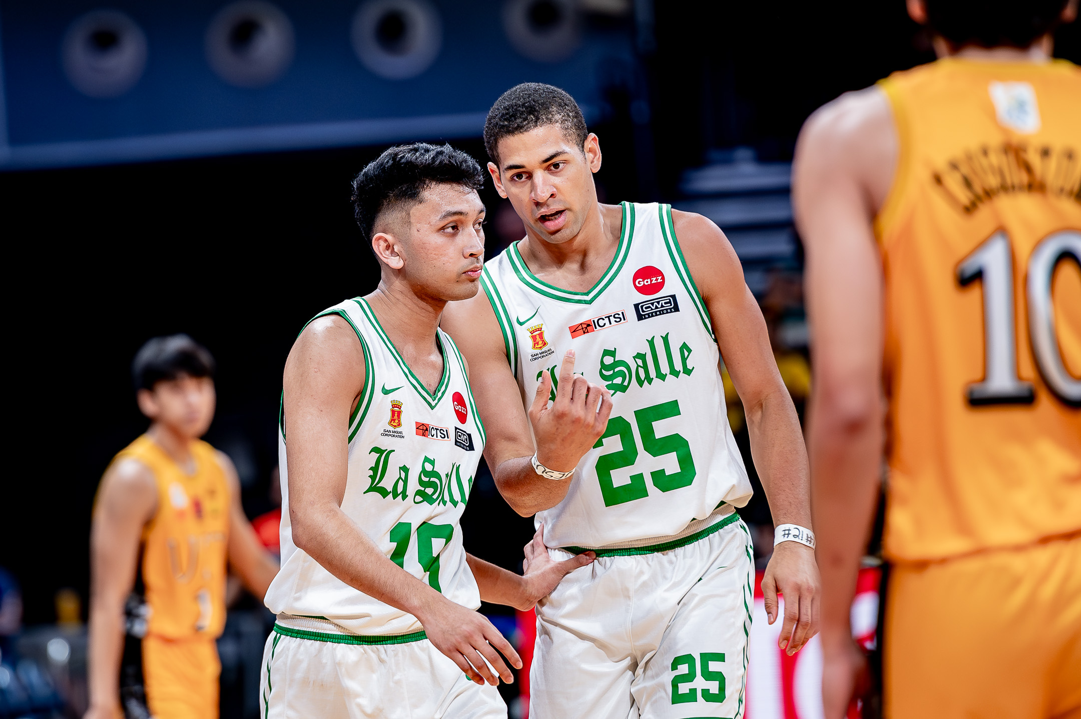 UAAP-S88-MBB-DLSU-vs.-UST-Doy-Dungo-and-Michael-Phillips-1639-3 MVP? Not a priority for Mike Phillips Basketball DLSU News UAAP - philippine sports news