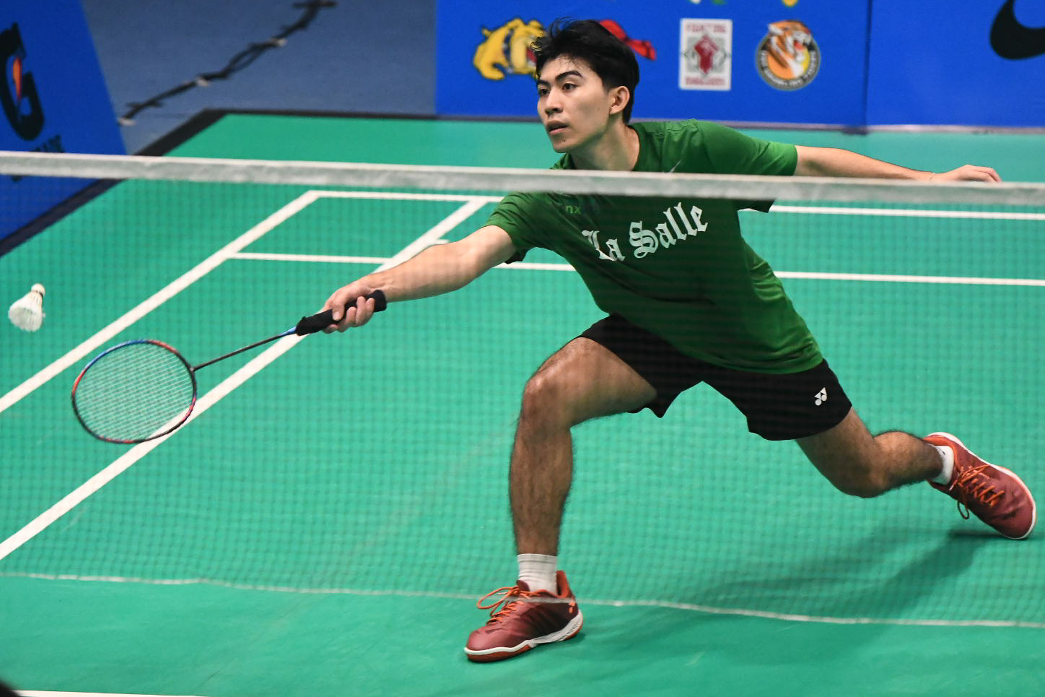 UAAP-Season-88-Men_s-Badminton-UST-vs-DLSU-James-Carl-Capin-2 La Salle sweeps UST, ends six-year UAAP Men's Badminton semis drought Badminton DLSU News UAAP UST - philippine sports news