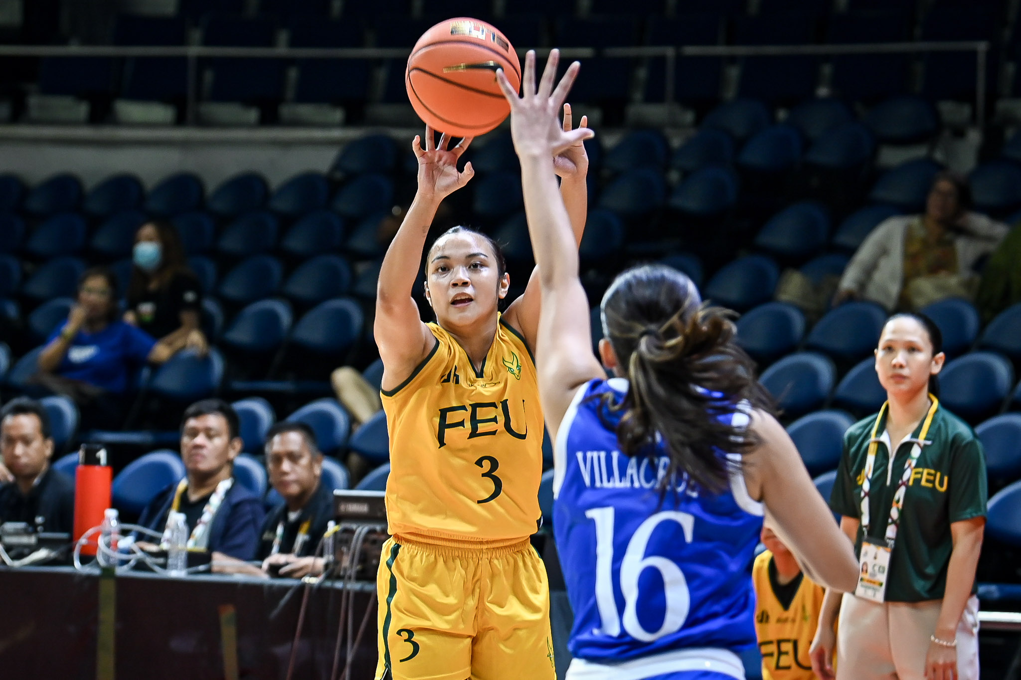 UAAP88-WBB-SHEMAIAH-ABATAYO-9632 Dela Rosa gets help as Ateneo halts two-game slide vs FEU in UAAP Women's Basketball ADMU Basketball FEU News UAAP - philippine sports news