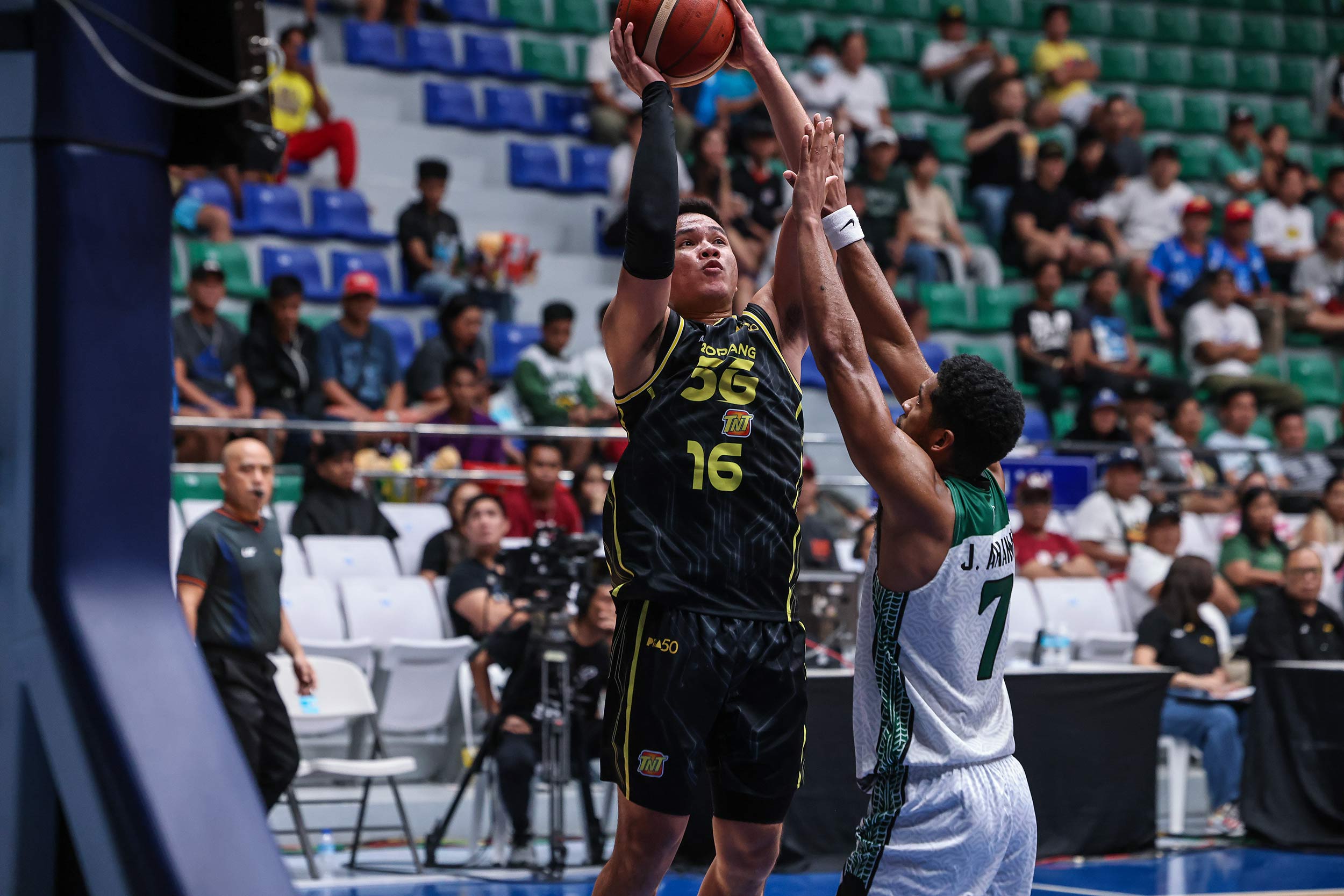 2025-26-PBA-Philippine-Cup-TNT-vs-Terrafirma-Roger-Pogoy PBA: Vintage Kelly Williams drains 8 treys to lift TNT past Terrafirma in OT Basketball News PBA - philippine sports news