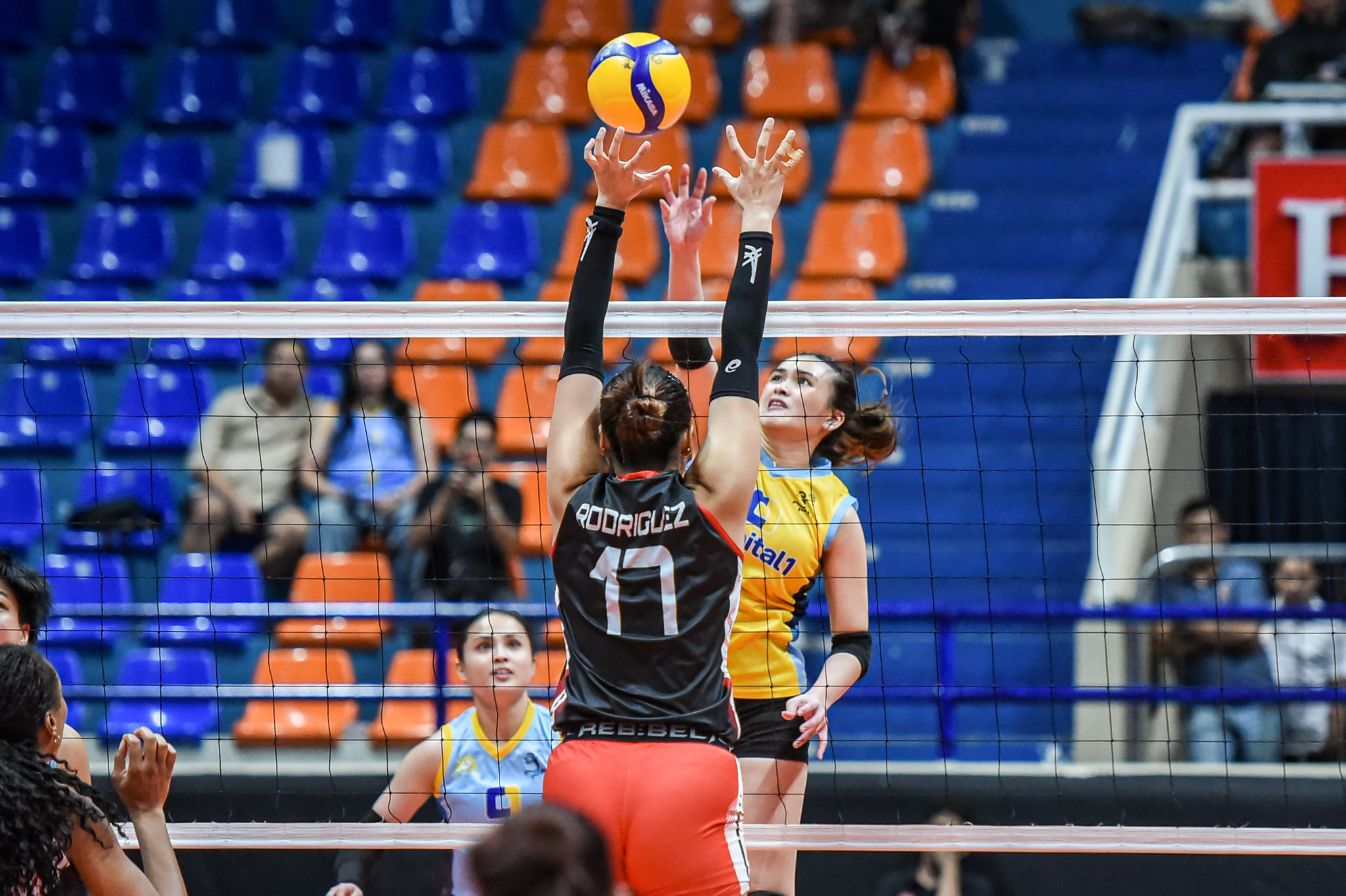 PVL-RC-25-Chery-Tiggo-vs.-Capital1-Bella-Belen-3333 Jen Nierva applauds Bella Belen’s commanding presence for Capital1 News PVL Volleyball - philippine sports news