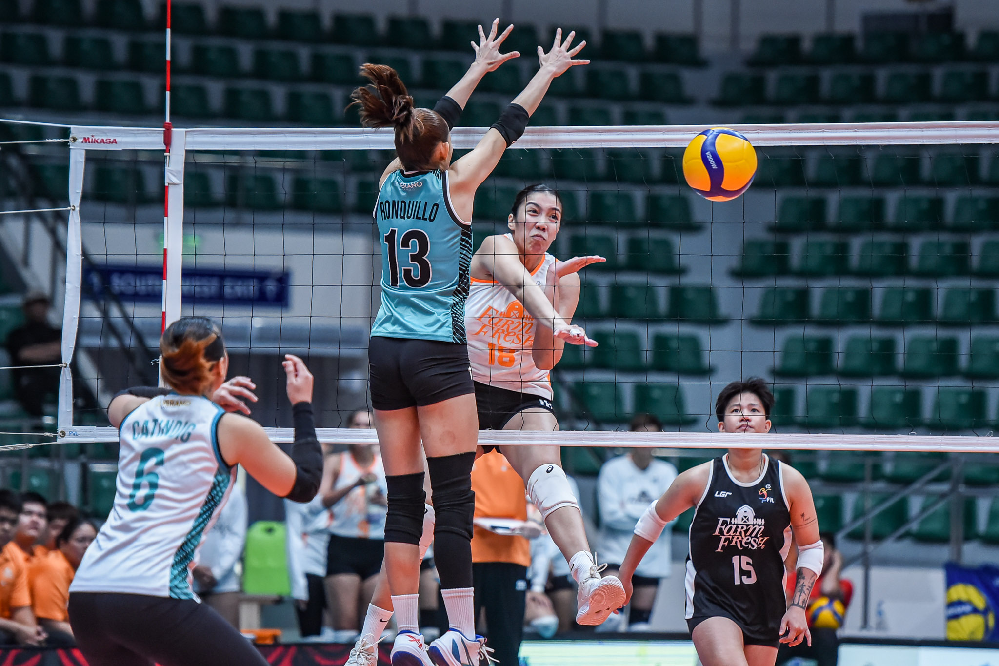 PVL-RC-25-Farm-Fresh-vs.-Galeries-Lorene-Toring-8743 Lodi spotlights Lorene Toring’s hard work in Farm Fresh’s push News PVL Volleyball - philippine sports news