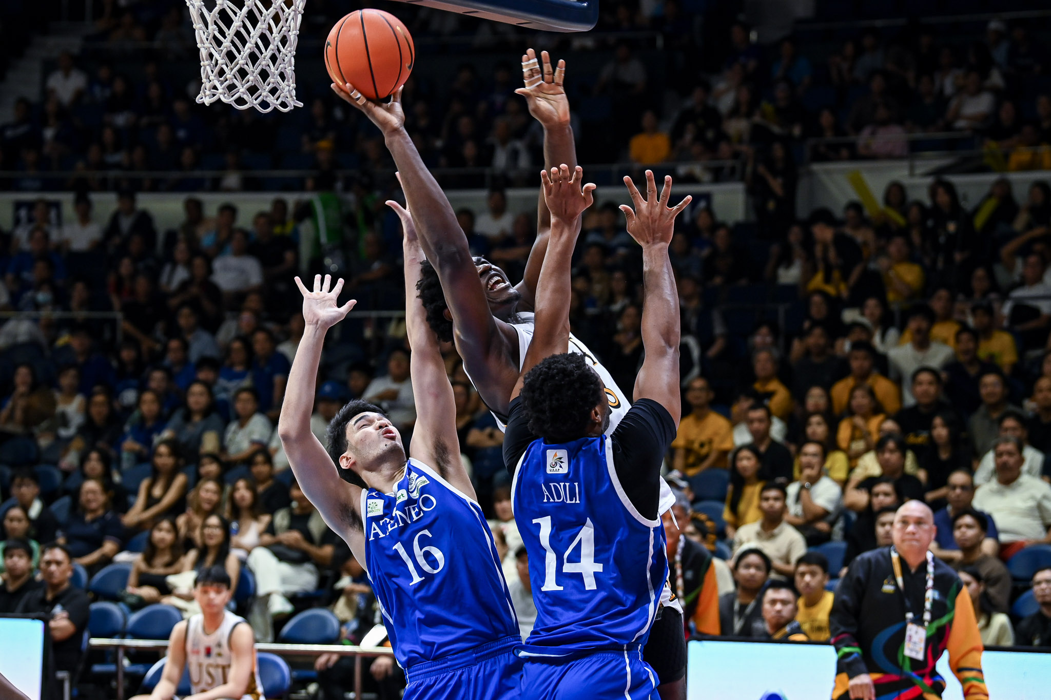 UAAP88-MBB-COLLINS-AKOWE-1305 Collins Akowe chooses calm over revenge ahead of NU rematch ADMU Basketball News UAAP - philippine sports news