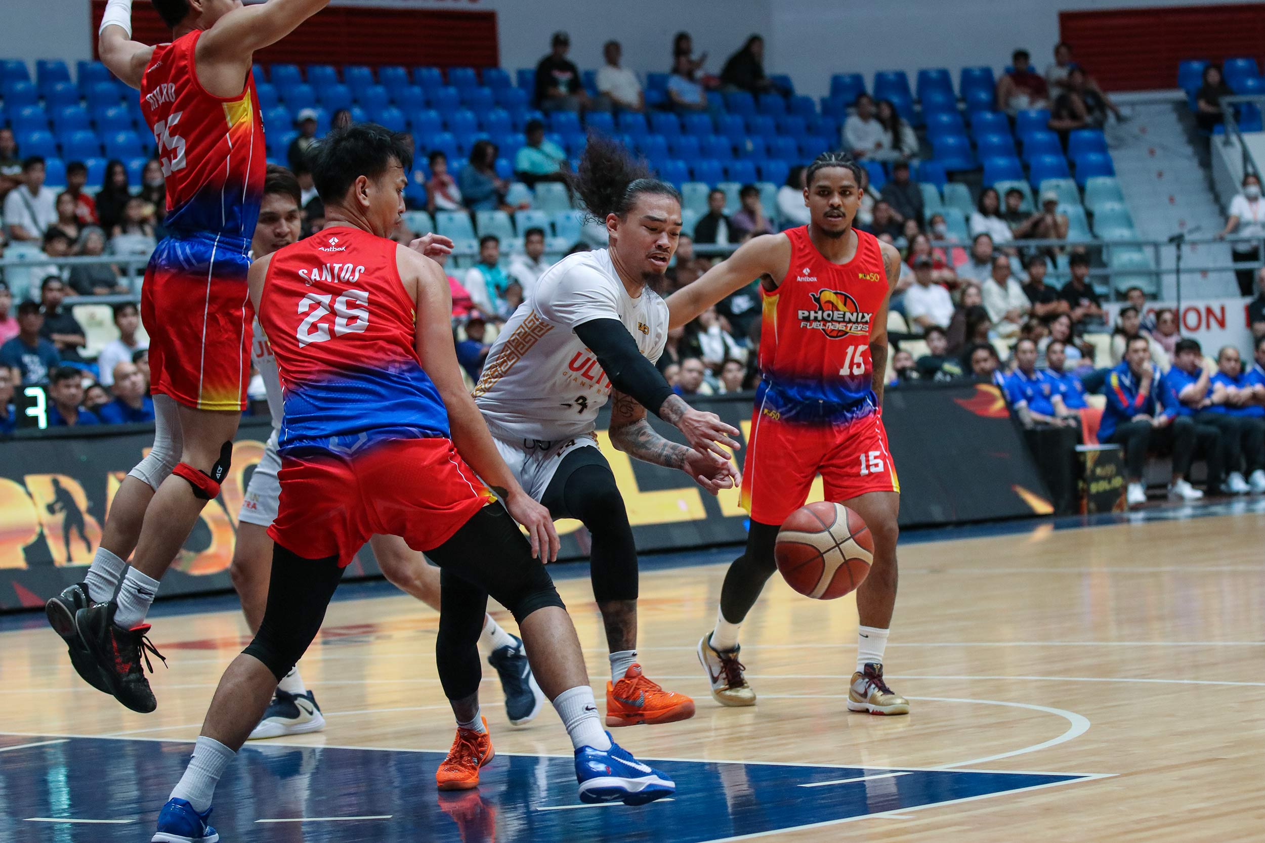 2025-26-PBA-Philippine-Cup-Phoenix-vs-Titan-Ultra-Joshua-Munzon Titan Ultra rallies past Phoenix to keep PBA quarterfinal hopes alive Basketball News PBA - philippine sports news