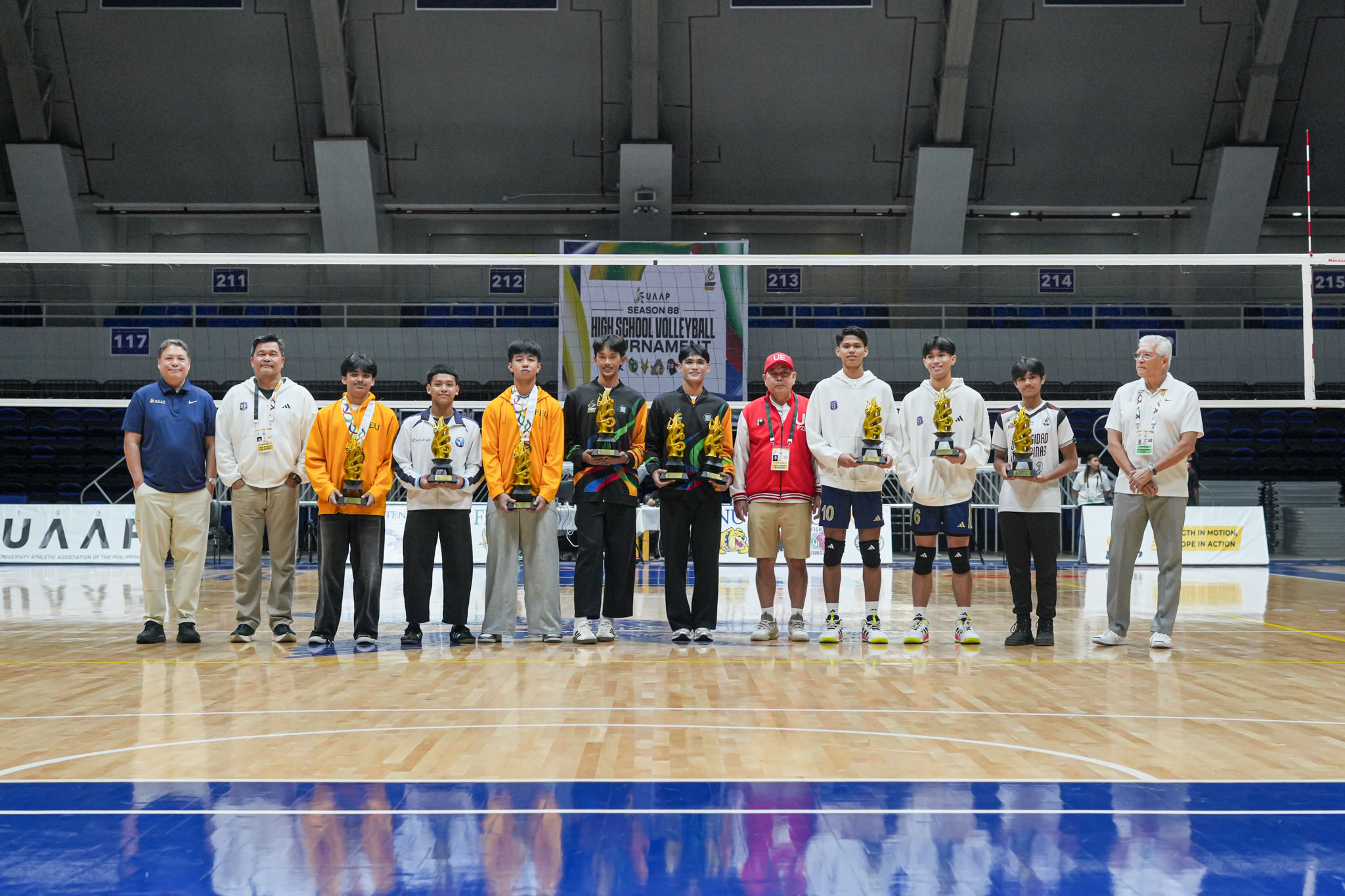 UAAP88-HS-Volleyball-Awarding_Boys-05901 Diza Berayo named UAAP girls’ volleyball MVP; Rainier Lorayes tops boys’ AdU DLSU FEU News NU UAAP UE UP UST Volleyball - philippine sports news