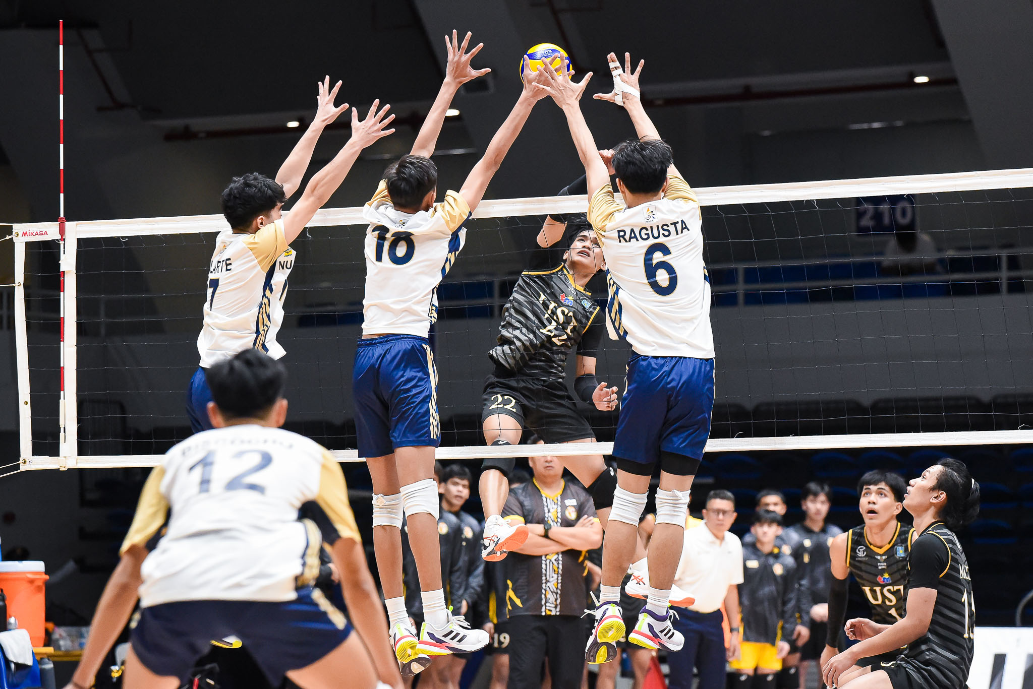 UAAP88-HSBVB-NUNS-vs-UST-LORAYES-Rainier-9777 FEU-D, UST force UAAP Boys Volleyball do-or-die after stunning top seeds FEU News NU UAAP UE UST Volleyball - philippine sports news
