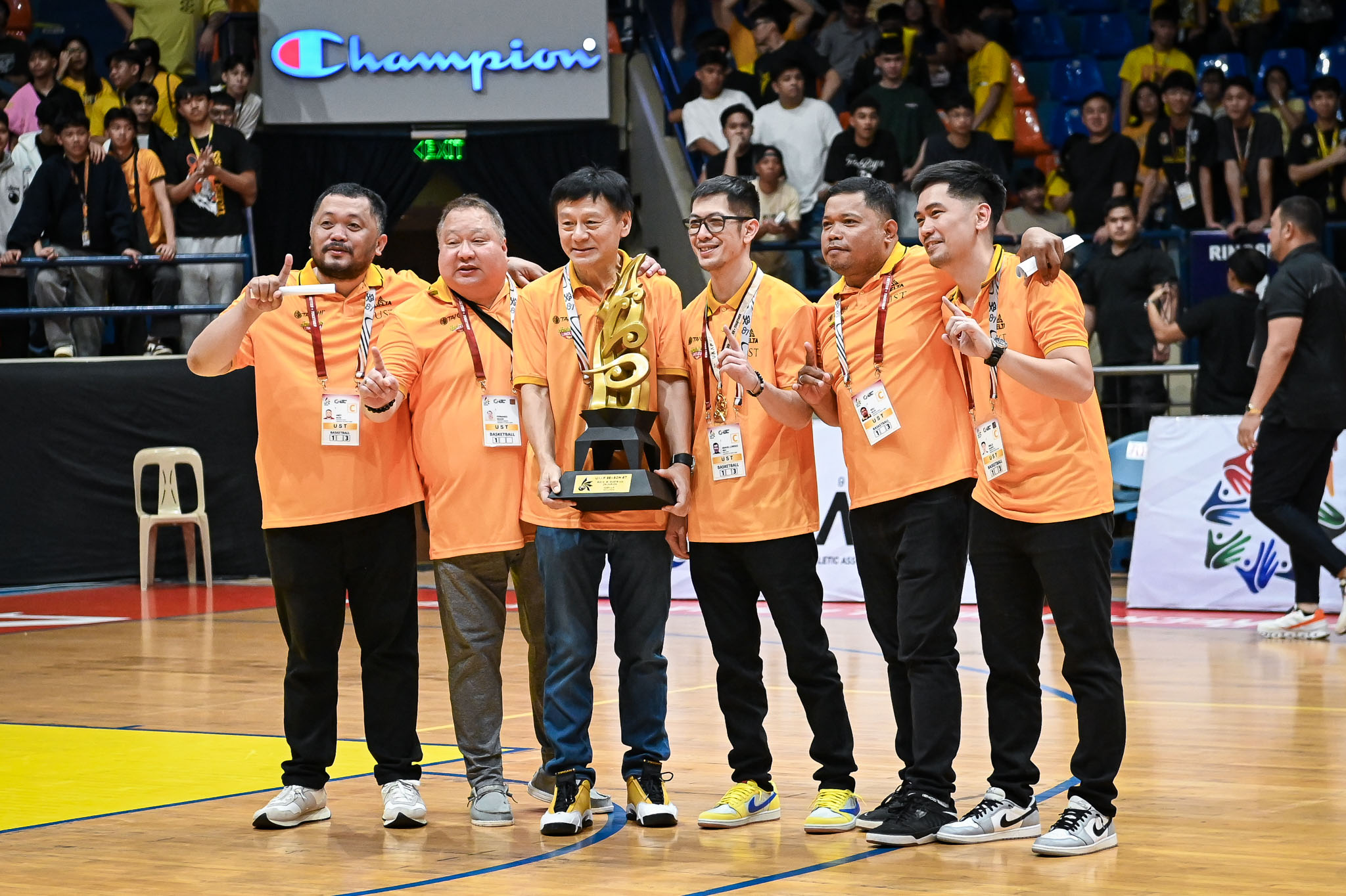 UAAP87-JRSBB-COACH-MANU-INIGO-1416 UST extends Manu Inigo’s contract ahead of UAAP title defense Basketball News UAAP UST - philippine sports news