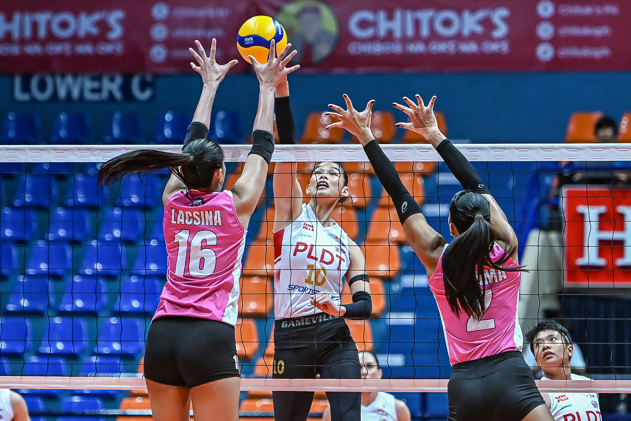 PVL-AFC-26-PLDT-vs.-Akari-Majoy-Baron-6926 Majoy Baron's block party fueled by Kath Arado's signals News PVL Volleyball - philippine sports news