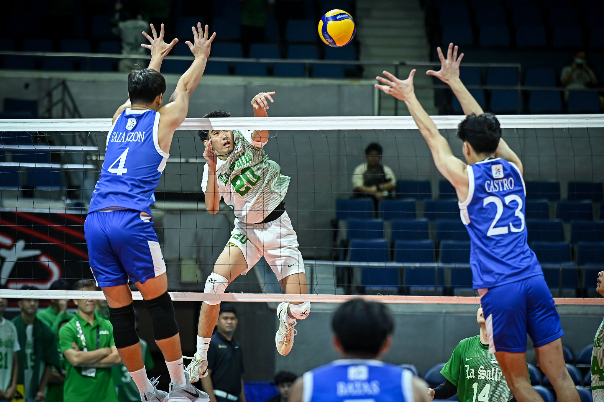 UAAP-88-MVB-DLSU-vs.-ADMU-Rui-Ventura-5848 Ateneo survives La Salle's upset attempt, scores second win in UAAP Men's Volleyball ADMU DLSU News UAAP Volleyball - philippine sports news