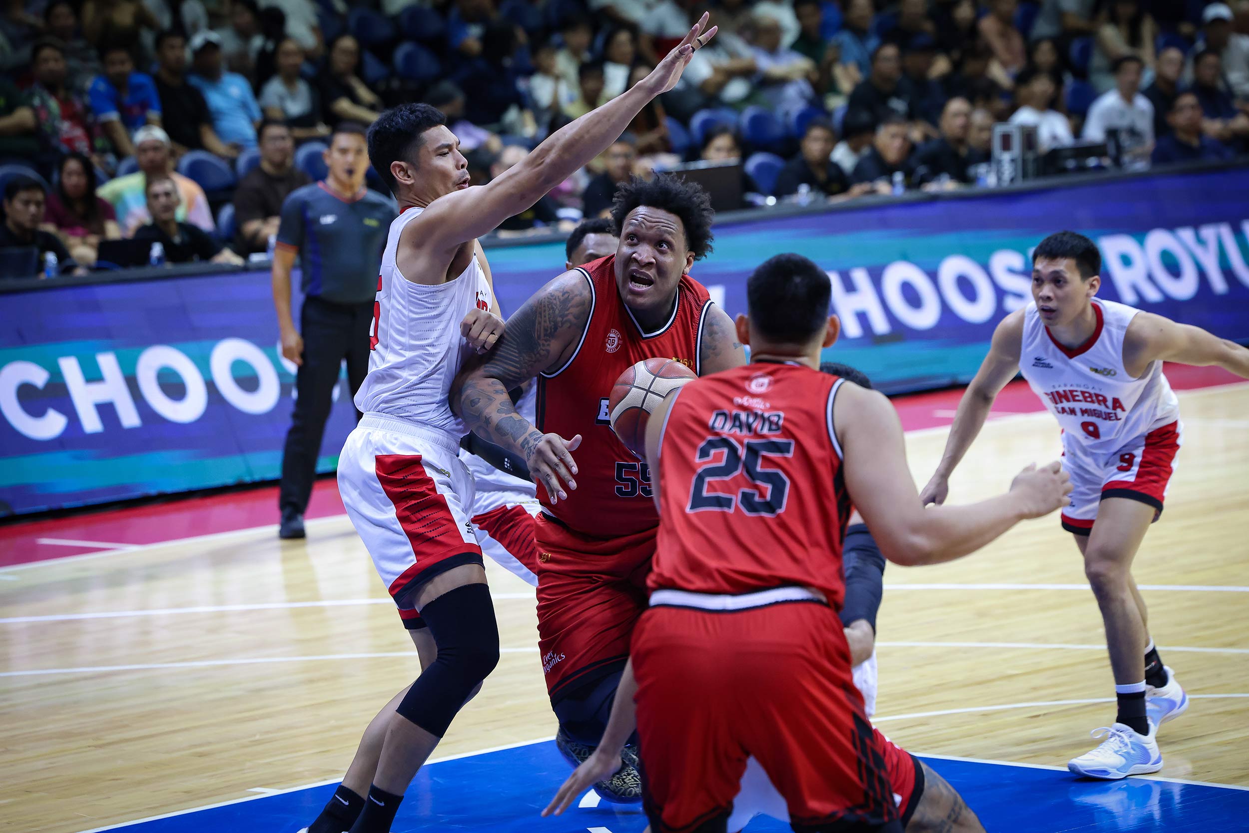 2026-PBA-Commissioners-Cup-Blackwater-vs-Ginebra-Robert-Upshaw PBA: Ginebra lights up from deep, staves off Blackwater for fourth straight win Basketball News PBA - philippine sports news