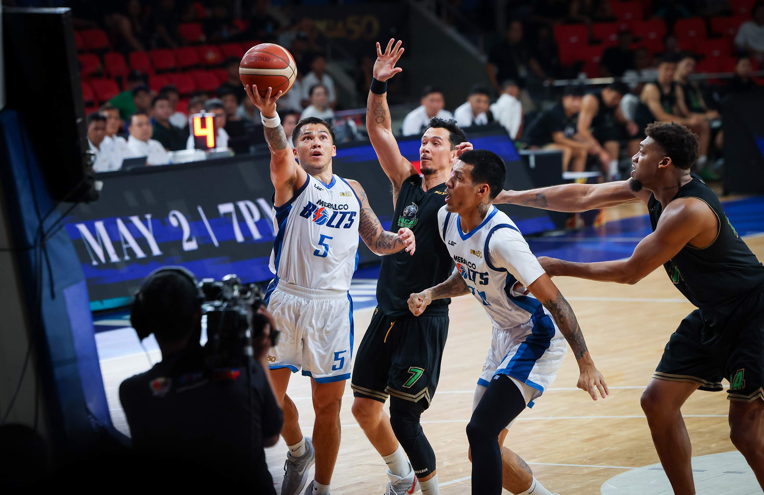 2026-PBA-Commissioners-Cup-Macau-vs-Meralco-Jason-Brickman Meralco survives Macau upset bid for third straight win in PBA Comm's Cup Basketball News PBA - philippine sports news