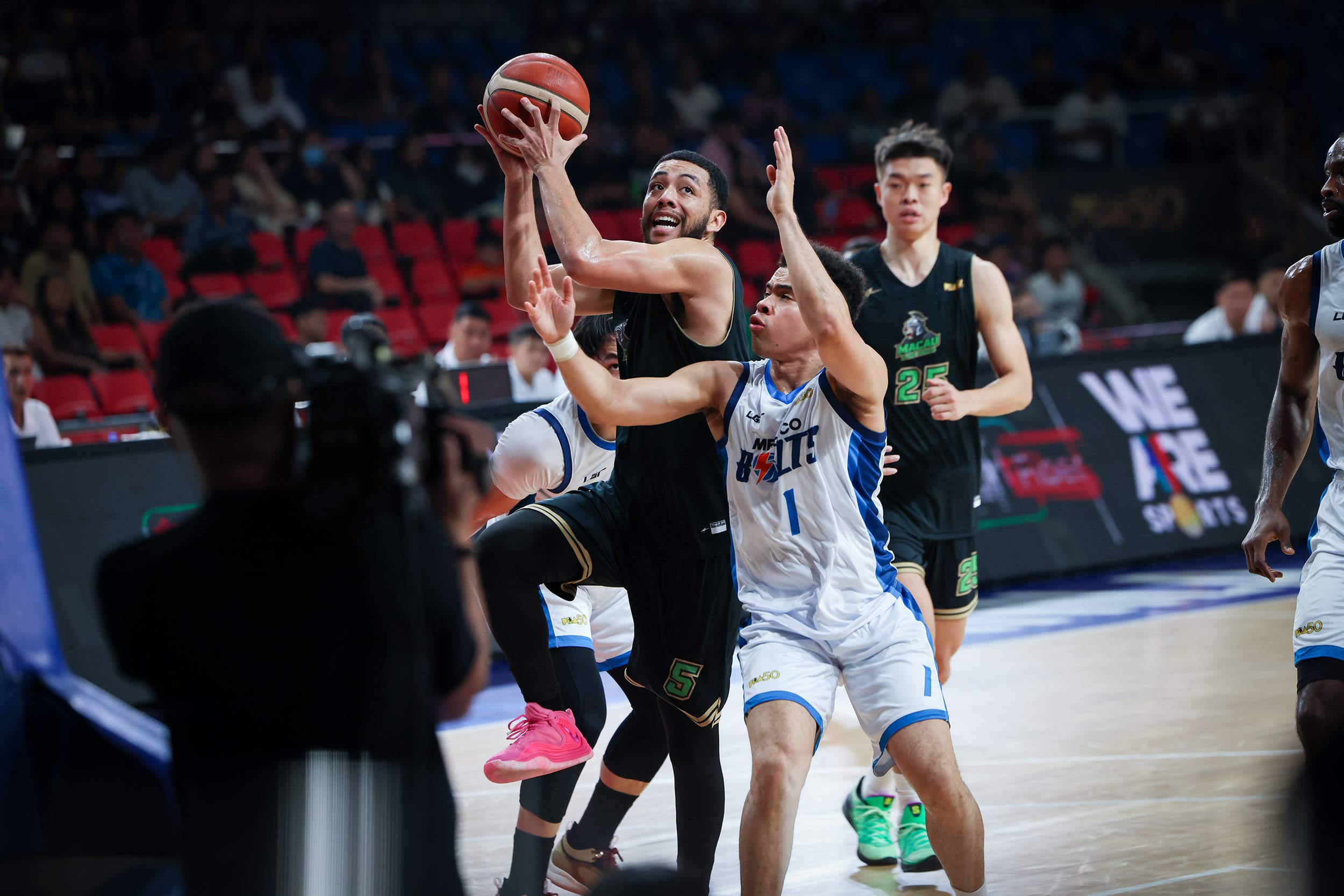 2026-PBA-Commissioners-Cup-Macau-vs-Meralco-Phoenix-Shackelford Meralco survives Macau upset bid for third straight win in PBA Comm's Cup Basketball News PBA - philippine sports news