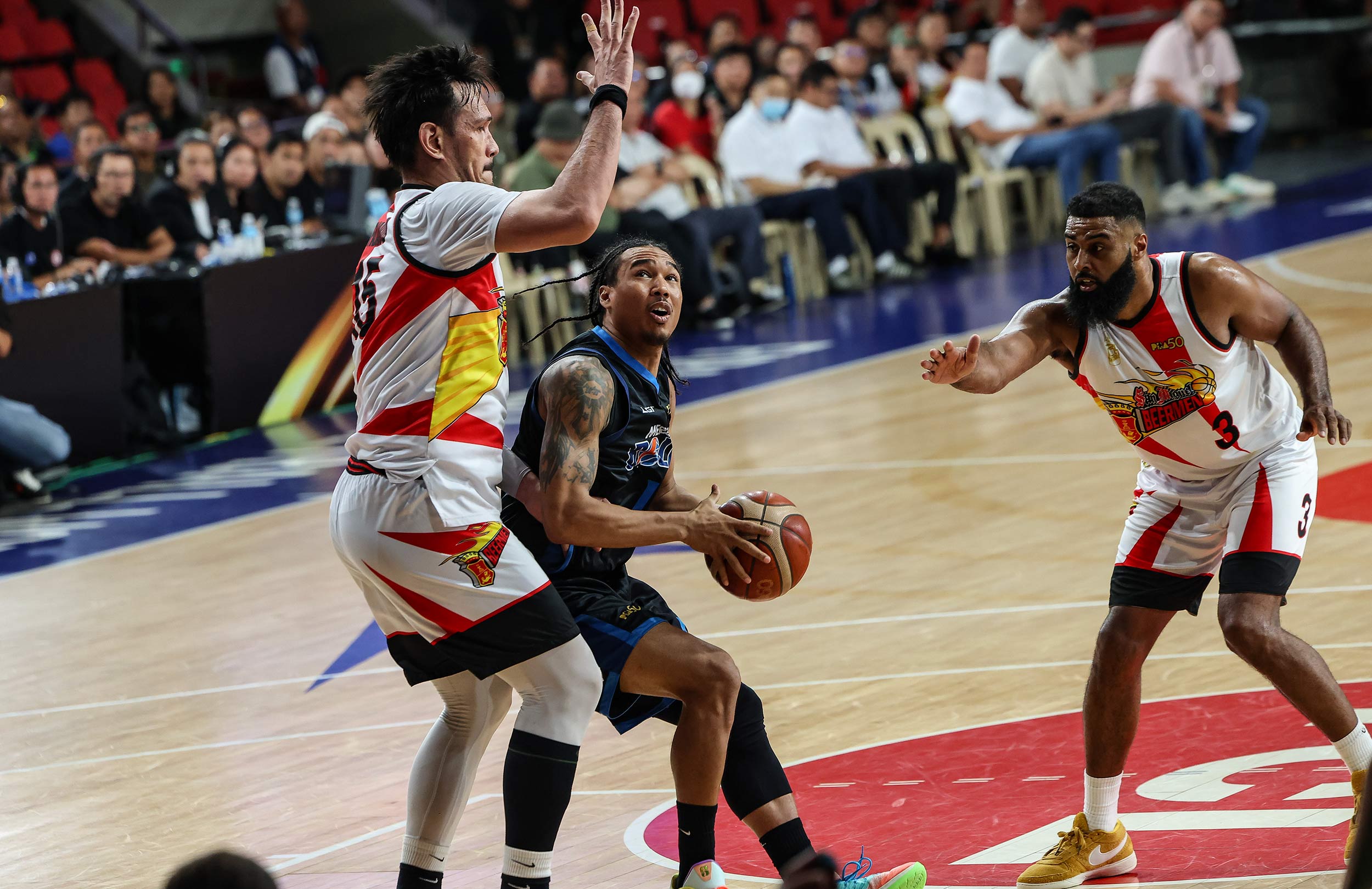 2026-PBA-Commissioners-Cup-Meralco-vs-San-Miguel-Chris-Newsome San Miguel roars back from 17-point hole, downs Meralco to sustain PBA QF bid Basketball News PBA - philippine sports news
