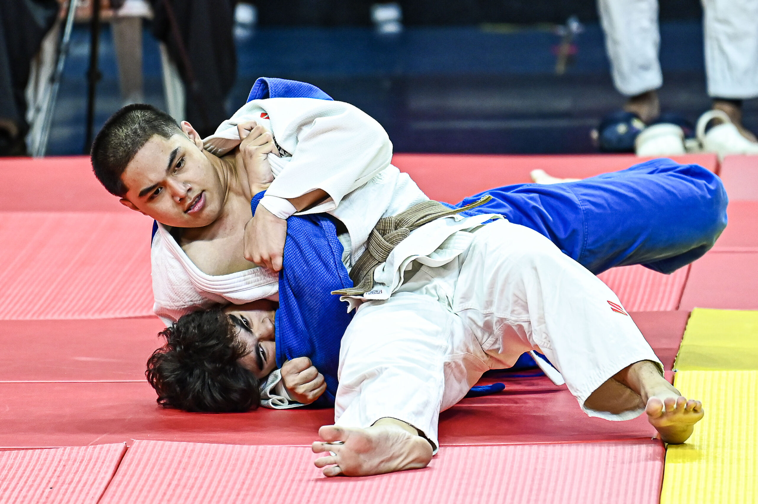 UAAP88-Judo-Juniors-UST-Julian-Vallen-De-Castro-6181-scaled UST seizes early lead in UAAP High School Judo ADMU DLSU Judo News UAAP UE UST - philippine sports news