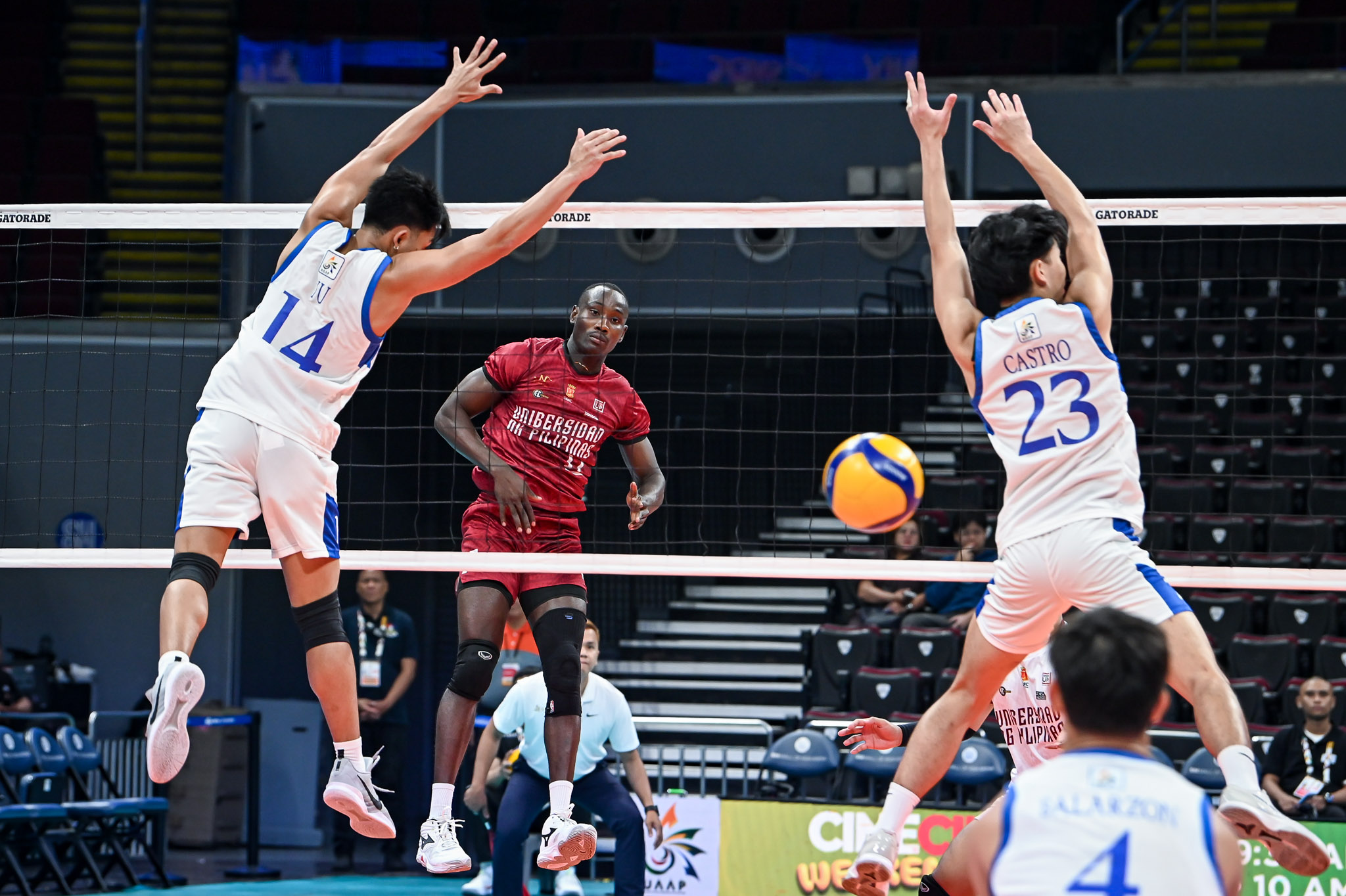 UAAP88-MVB-Olayemi-Raheem-2020 Ateneo sends UP to brink of elimination, climbs to solo fourth in UAAP Men's Volleyball ADMU News UAAP UP Volleyball - philippine sports news