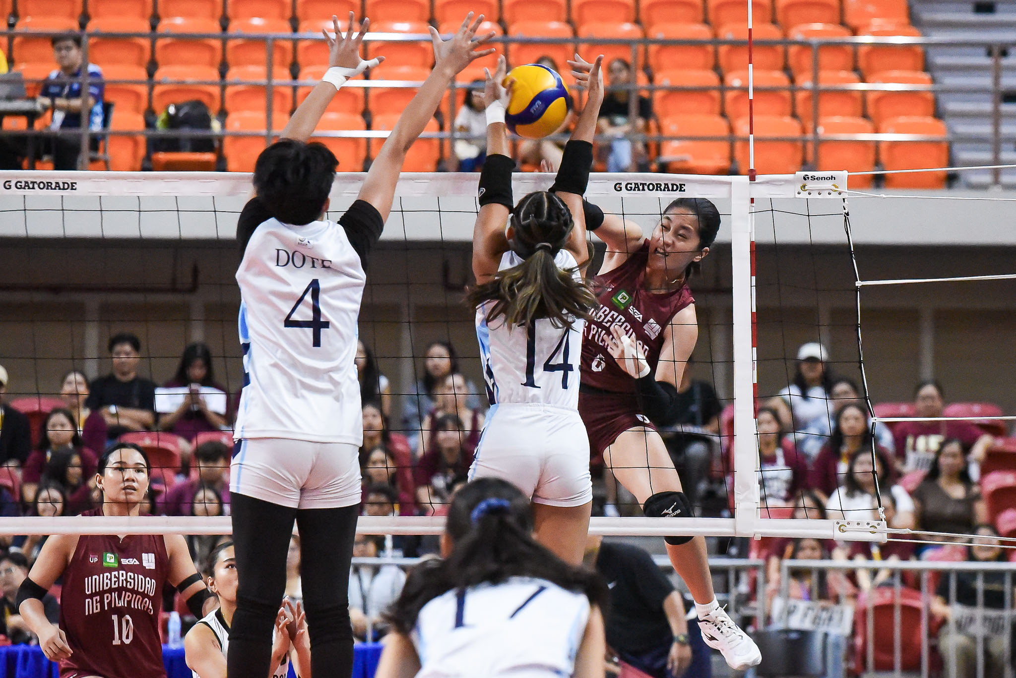 UAAP88-WVB-ADU-vs-UP-Kianne-Olango-7494 Adamson shuts door on UP, holds solo third in UAAP women’s volleyball race AdU News UAAP UP Volleyball - philippine sports news