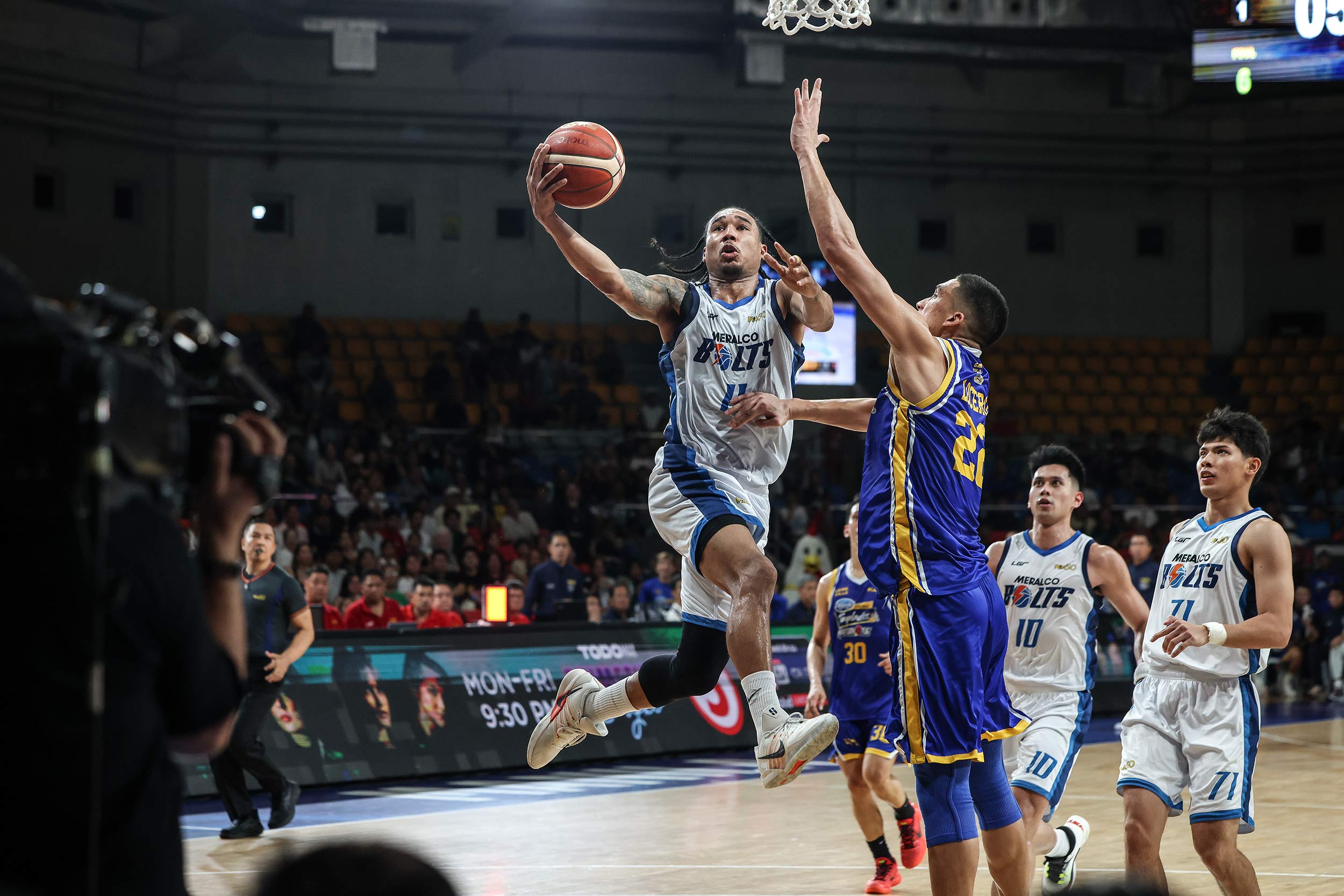 2026-PBA-Commissioners-Cup-QF-1-Meralco-vs-Magnolia-Chris-Newsome Magnolia forces PBA QF do-or-die as Chapman powers late escape over Meralco Basketball News PBA - philippine sports news